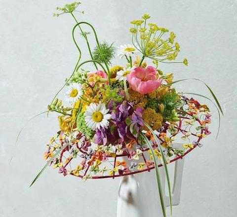 花艺入门必学：颜色搭配与花器选择技巧解析